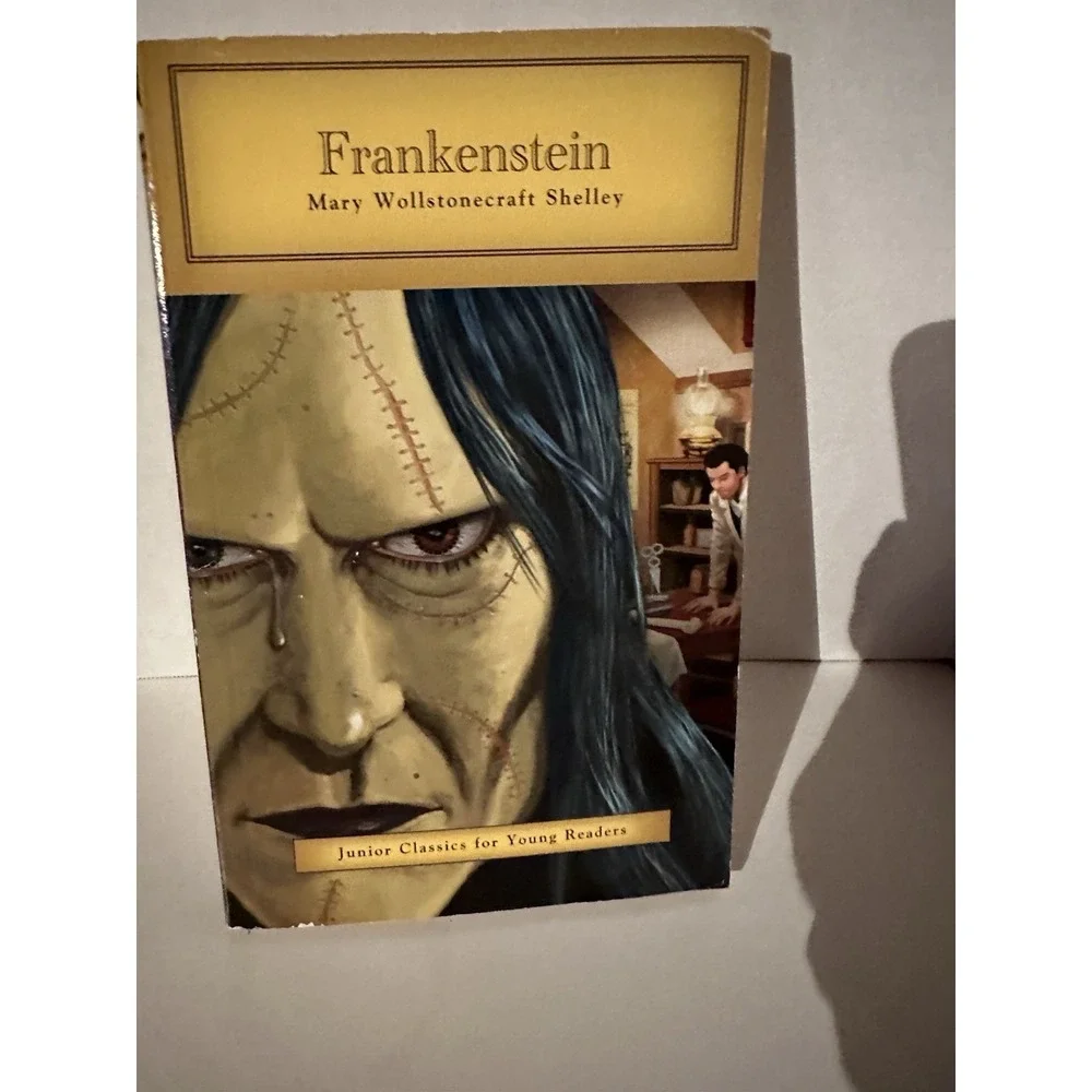 Frankenstein Junior Classics for Young Readers Mary Shelley Paperback Age 7up‎